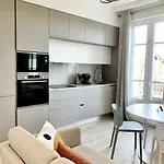 Bright, Newly Renovated Apartment *