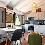 Charming Old Town Apartment *