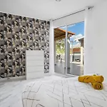 Vue Mer, Terrasse Et *