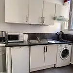 Nestor&jeeves - Red Touch - - Close Sea Apartment