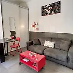Nestor&jeeves - Red Touch - - Close Sea Apartment