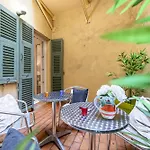 Large One Bedroom Flat In The Old Town
