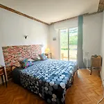 2 Bedroom Flat With Terrasse & Car-park Ouest *