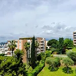Apartment 2 Bedroom Flat With Terrasse & Car-park Ouest *