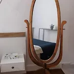 New Stylish 2 Min From The Apartment