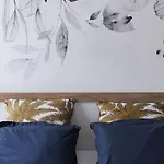 Apartment New Stylish 2 Min From The *