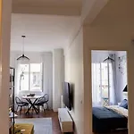 New Stylish 2 Min From The Apartment