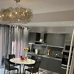 Gorgeous 2 Bedrooms * Nice