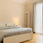 Chic & Spacious Getaway In - 10min To