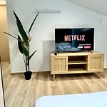 Appartement climatisé - 2min plage-tram-restaurant