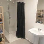 Renovated Airport Apartments: Transit Hub With Parking Apartment *