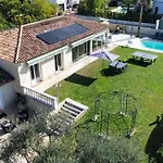 Magnifique Studio Sur Les Hauteurs De Nice, Piscine, Parking Et Wifi