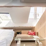 Studio atypique central mais calme, quartier VIP, plage 50m