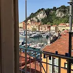 Balcony Last Floor Harbour Parking On Demand *