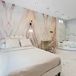 Nice Renting - 8France - Luxury & Comfort Love Room Suite Jacuzzi Massena