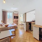 Nestor&jeeves - Trip - - Balcony Apartment *