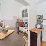 Nestor&Jeeves - City Trip - Central - Balcony