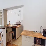 Nestor&Jeeves - City Trip - Central - Balcony