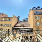 Nestor&Jeeves - City Trip - Central - Balcony