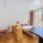 Nestor&jeeves - Trip - - Balcony Apartment *