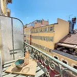 Nestor&Jeeves - City Trip - Central - Balcony