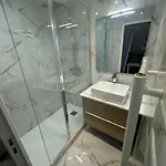 2 Pieces En Etage Eleve, Centre-ville Au Calme, Petite Vue