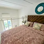 Duplex Central Close Beaches And Shops And Balcony * Nice