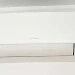 Beautiful Renovated Apartment ,Next To The Beach ! Air-C, Free Parking!