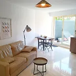 Refurbished Apartment With Terrace And Garden