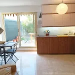 Refurbished Apartment With Terrace And Garden