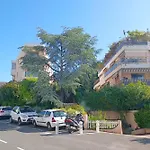 Refurbished Apartment With Terrace And Garden