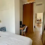 Apartment Bright, Spacious 2 Bedroom Apartment, Walk To & Old Town