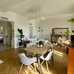 Apartment Bright, Spacious 2 Bedroom Apartment, Walk To & Old Town *