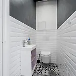 Renting - Rossetti - Modern Haven Heart Of Old
