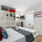 Renting - Rossetti - Modern Haven Heart Of Old Apartment *