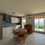 Bellevue Apartment *