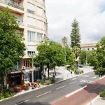 Prestige Designer Apartment, Super Central