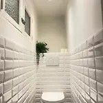 Apartment Renting - Rossetti - Modern Haven Heart Of Old *