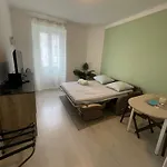 A 2 Pas Du Centre Apartment
