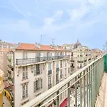 2P Hyper-Centre Nice