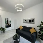 Newly Refurbished Apartment *