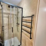 Modern & Cosy 3 Bedrooms Train Tramway