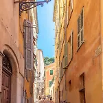 Modern & Cosy 3 Bedrooms Train Tramway