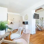 Massena Street - 1 Bdr Duplex With Ac & Parking Apartment *