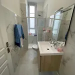 Apartment Cosy Flat 250m From