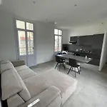 Apartment Cosy Flat 250m From