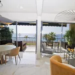 Luxury Flat Beachfront Apartment *