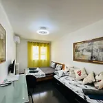 The Nice: Cozy 3-room Airport Getaway
