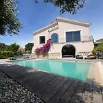 Superbe Piscine Proche Et Au Calme