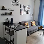 Beau Studio De 400 M De La Plage, Bien Equipe, Climatise